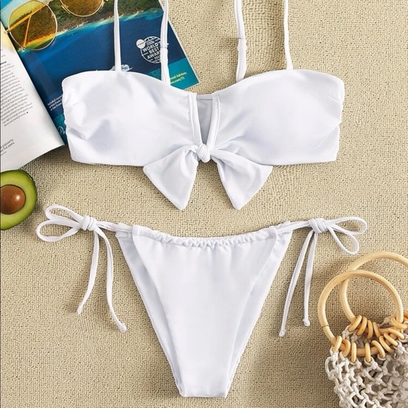 New white bikini - Picture 9 of 11